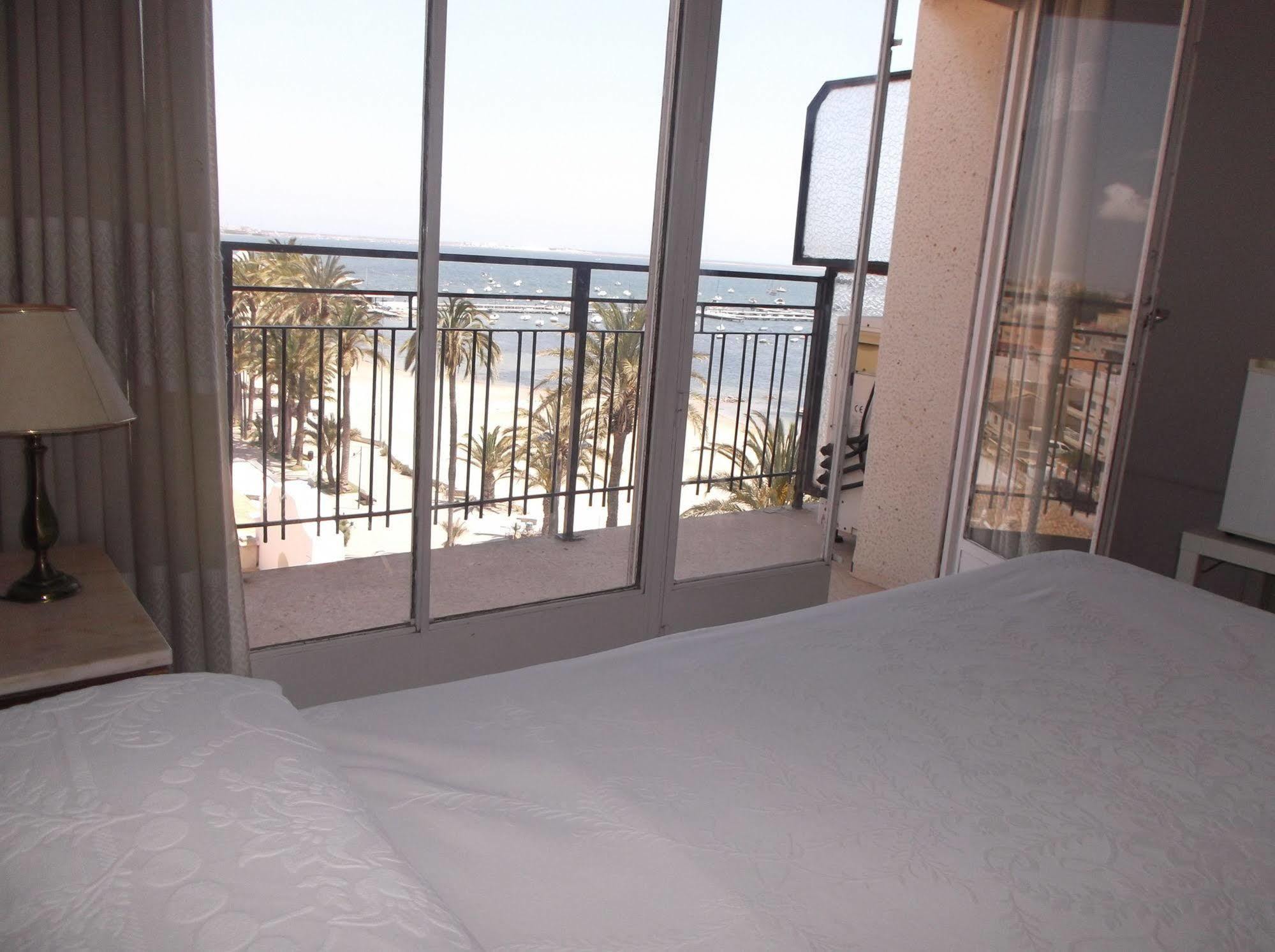 Hotel Lido Santiago De La Ribera Bagian luar foto